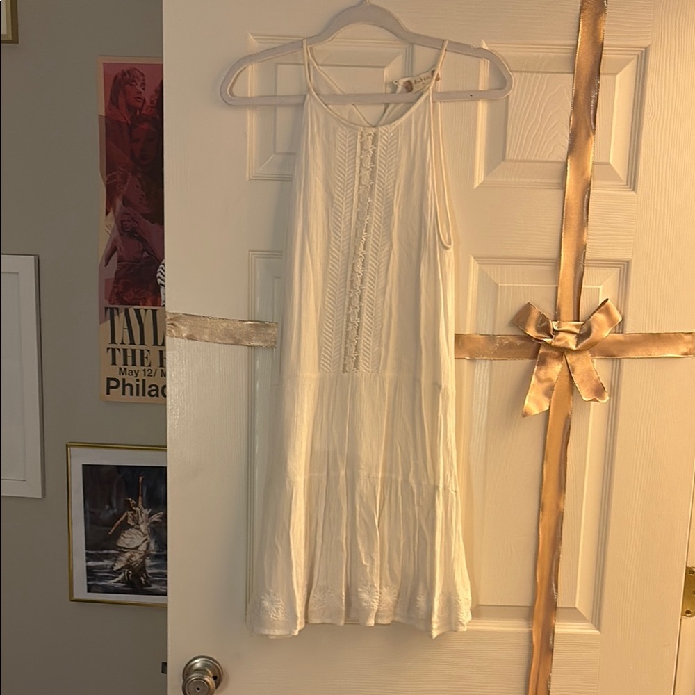 Elegant White Sleeveless Dress